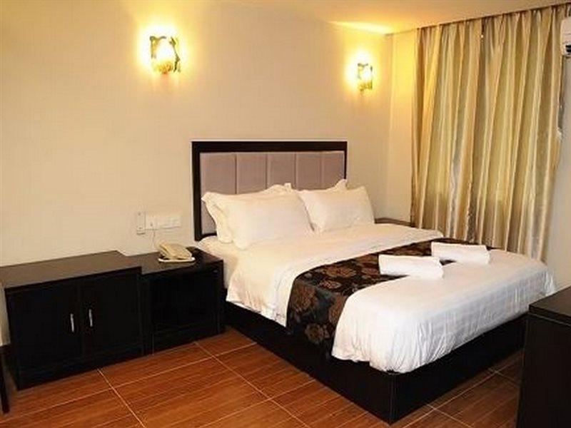 Kk Waterfront Hotel Kota Kinabalu Ngoại thất bức ảnh