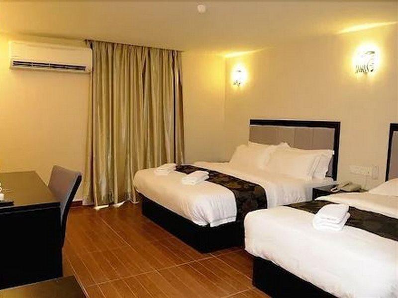 Kk Waterfront Hotel Kota Kinabalu Ngoại thất bức ảnh