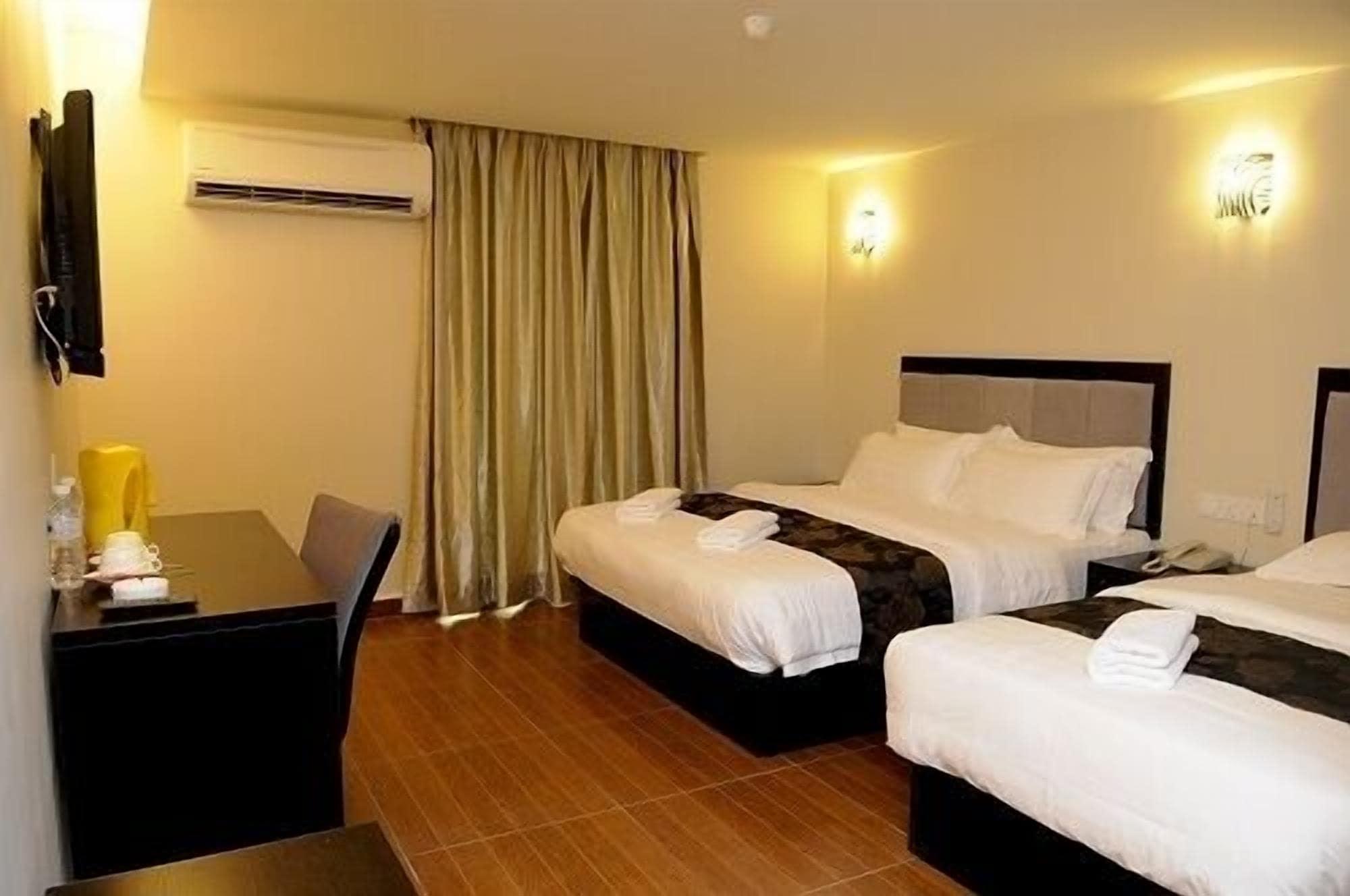 Kk Waterfront Hotel Kota Kinabalu Ngoại thất bức ảnh