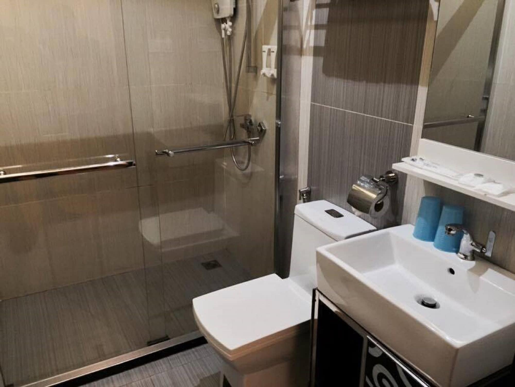 Kk Waterfront Hotel Kota Kinabalu Ngoại thất bức ảnh