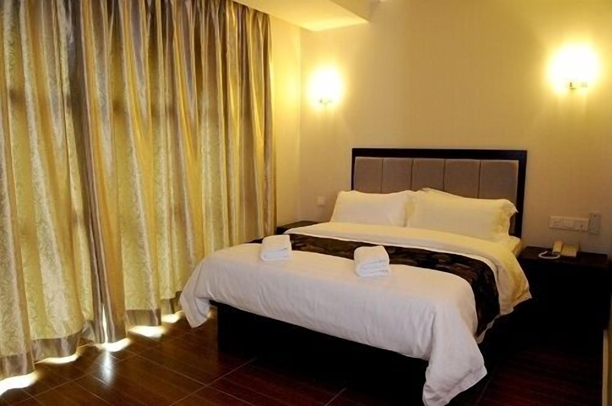 Kk Waterfront Hotel Kota Kinabalu Ngoại thất bức ảnh
