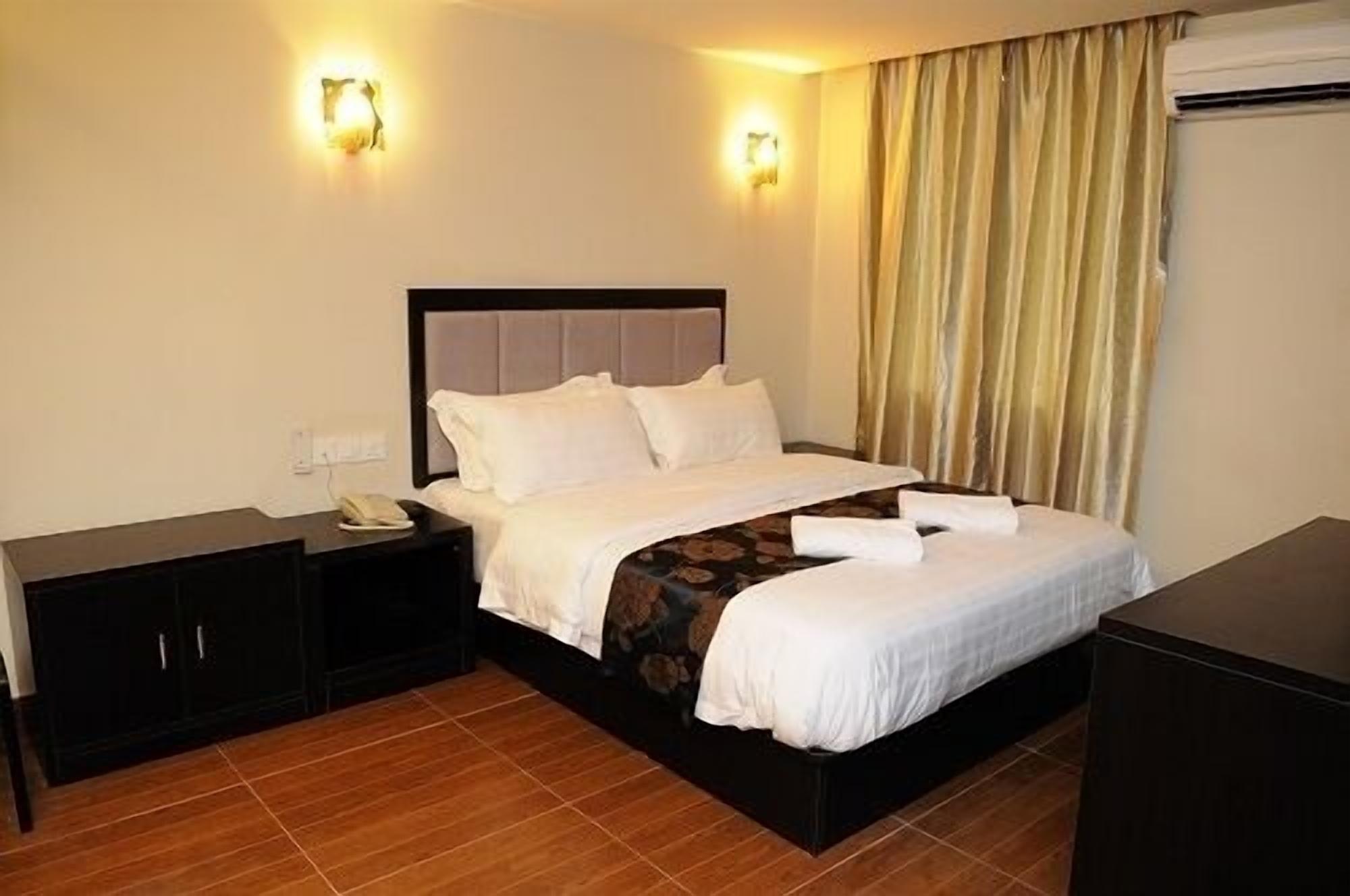 Kk Waterfront Hotel Kota Kinabalu Ngoại thất bức ảnh