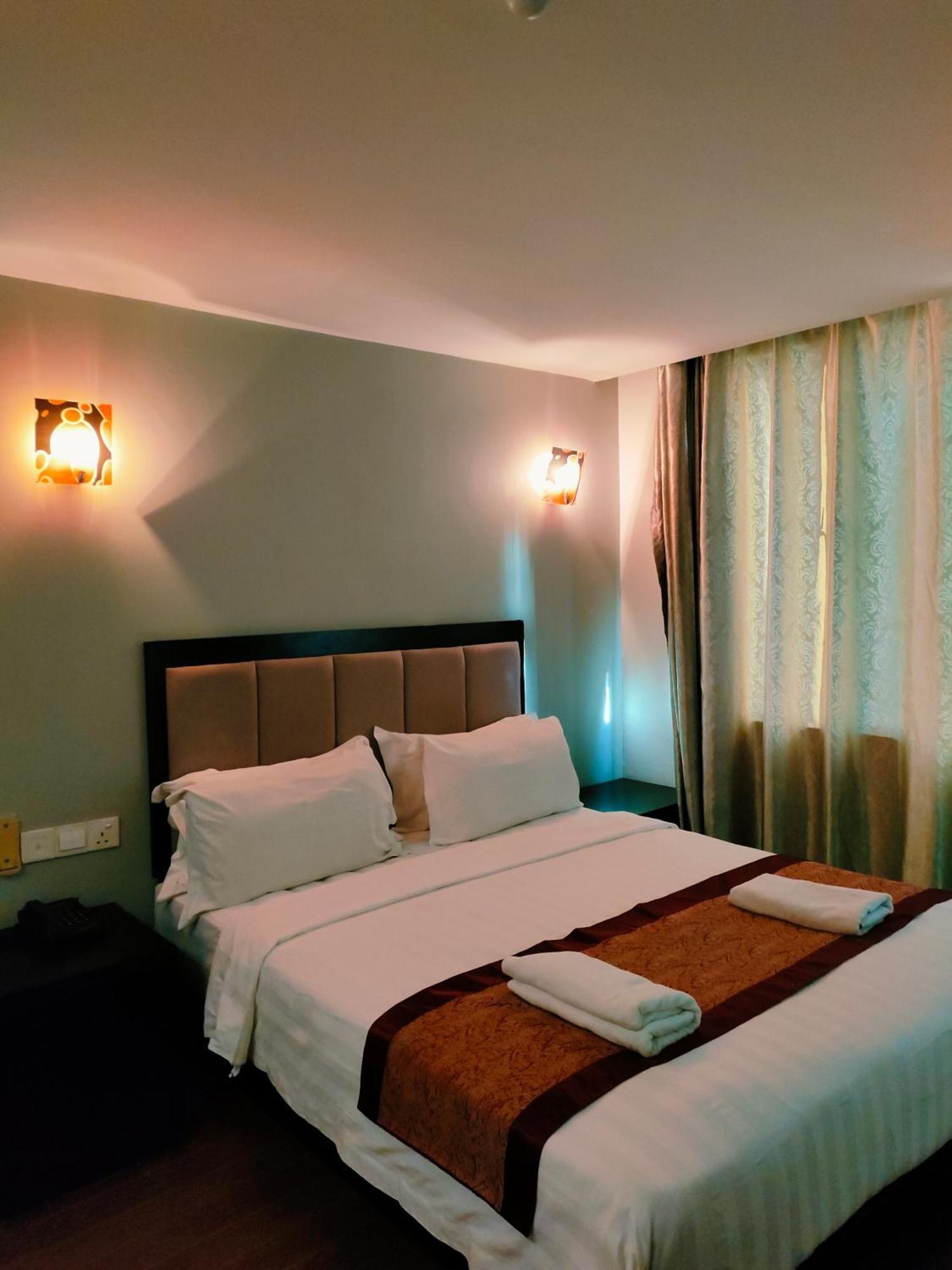 Kk Waterfront Hotel Kota Kinabalu Ngoại thất bức ảnh