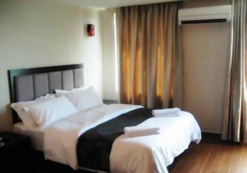 Kk Waterfront Hotel Kota Kinabalu Ngoại thất bức ảnh