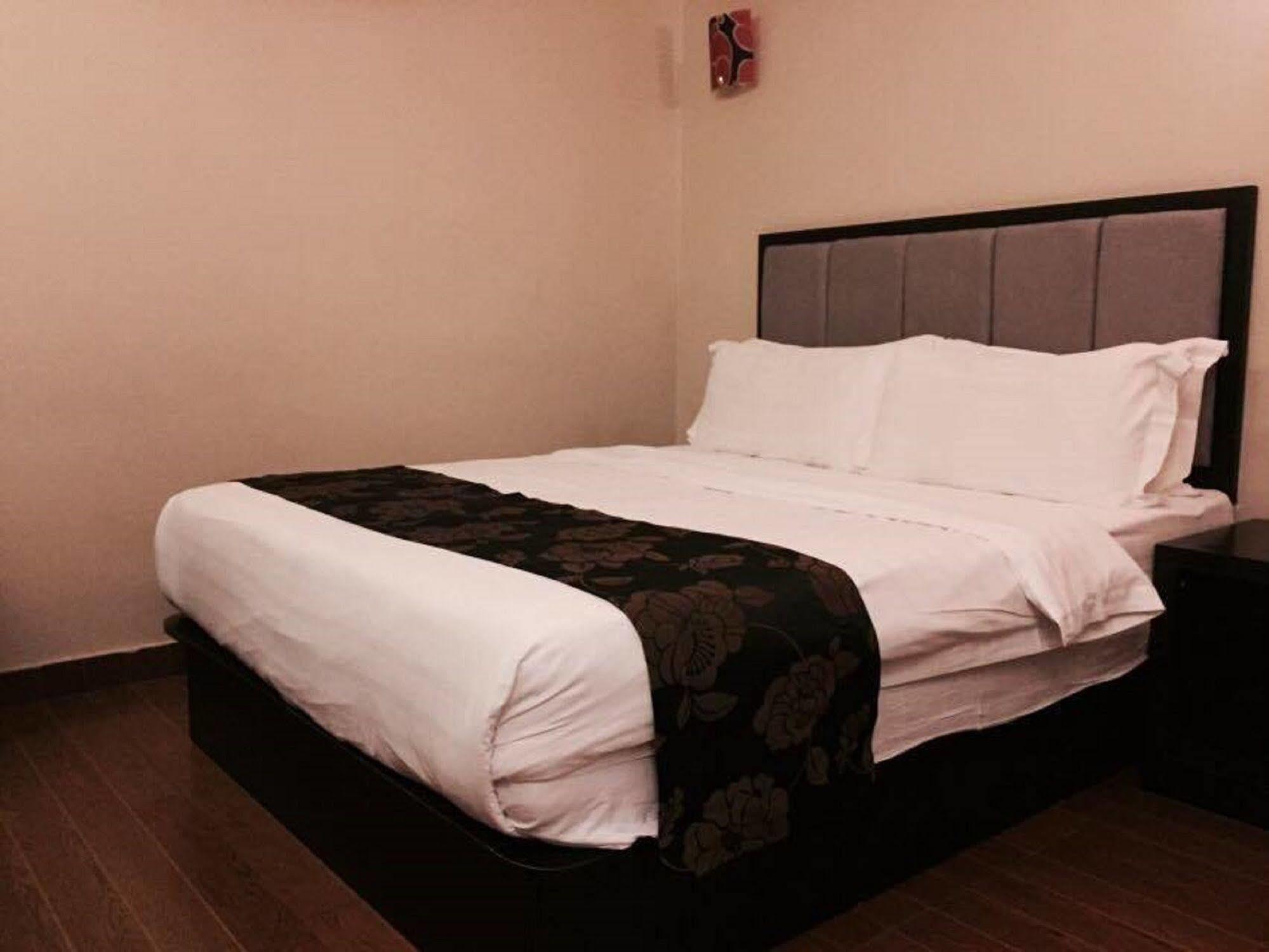 Kk Waterfront Hotel Kota Kinabalu Ngoại thất bức ảnh