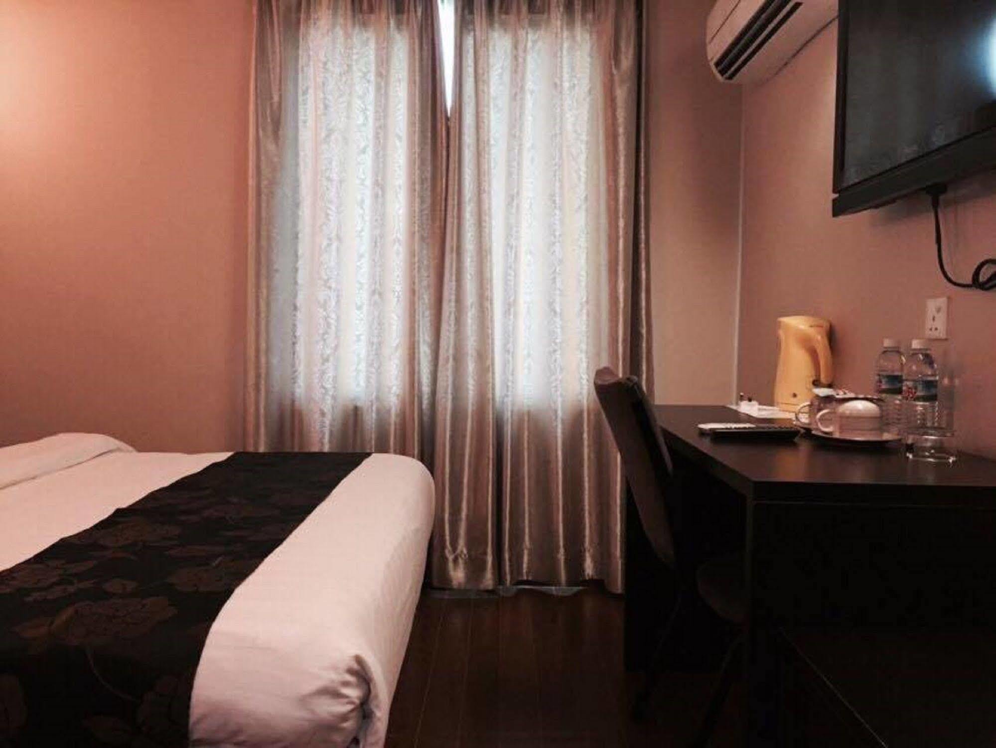 Kk Waterfront Hotel Kota Kinabalu Ngoại thất bức ảnh