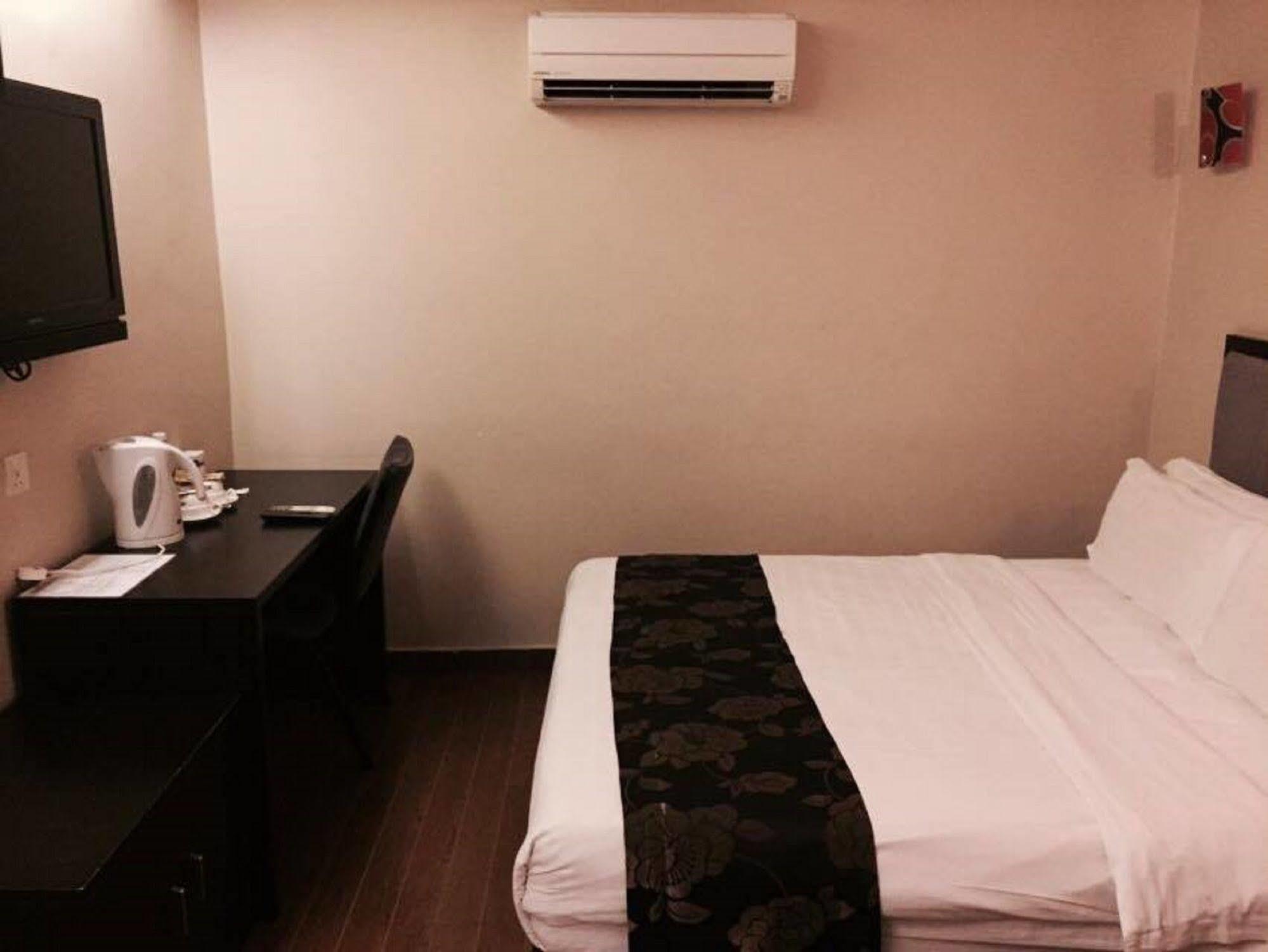 Kk Waterfront Hotel Kota Kinabalu Ngoại thất bức ảnh